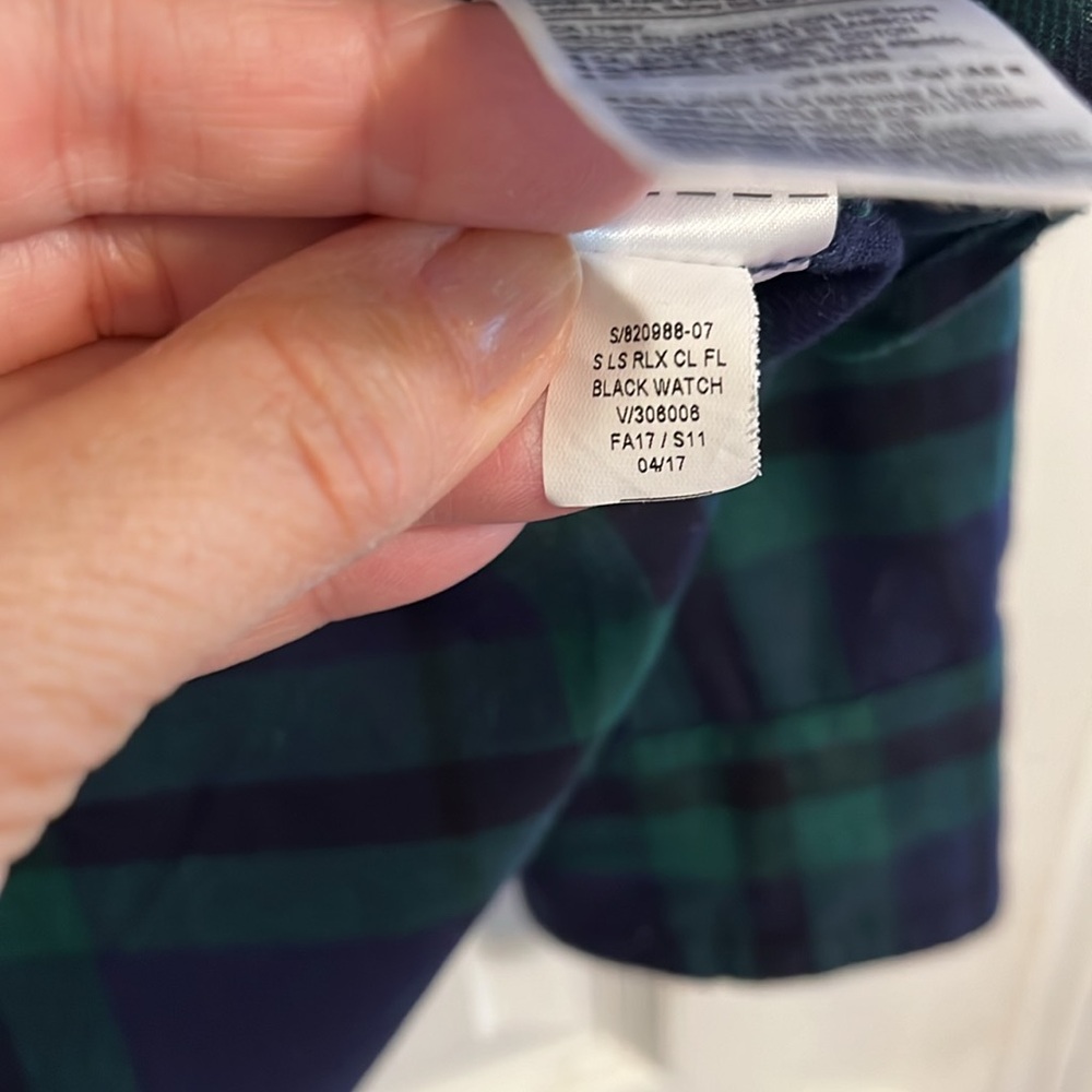 Old Navy Classic button down flannel  size medium. Watch plaid. - Picture 4 of 4